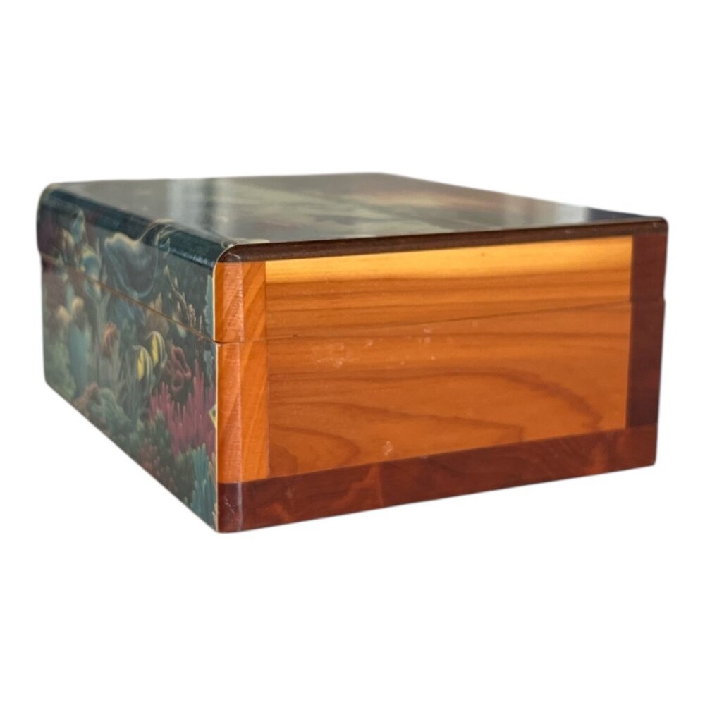 Vintage Cedar Dolphin Reef Wooden Keepsake Box Panama City Beach Florida Souveni - Picture 3 of 6